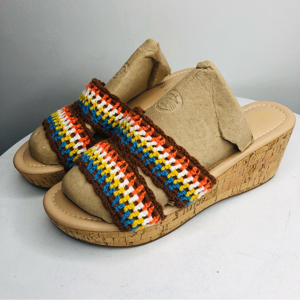 Comfort multi color crochet wedge sandals SZ 8. RR1